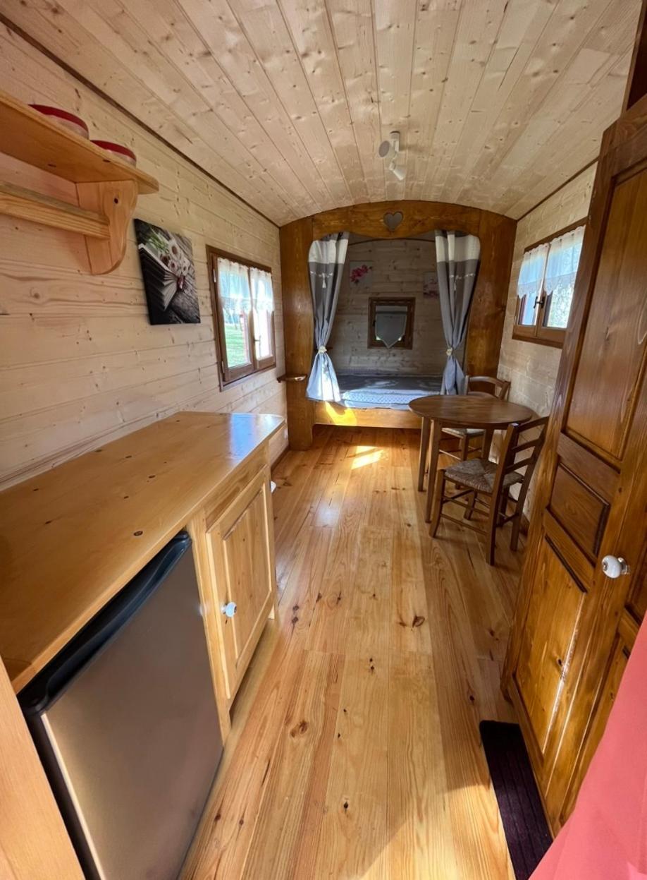 Camping De La Croix D'Arles Bourg  Экстерьер фото