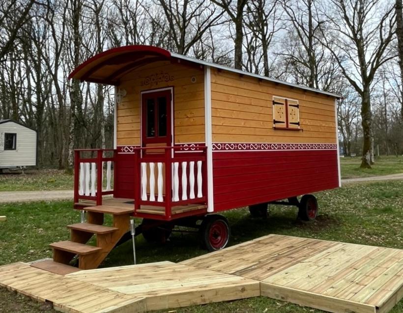 Camping De La Croix D'Arles Bourg  Экстерьер фото