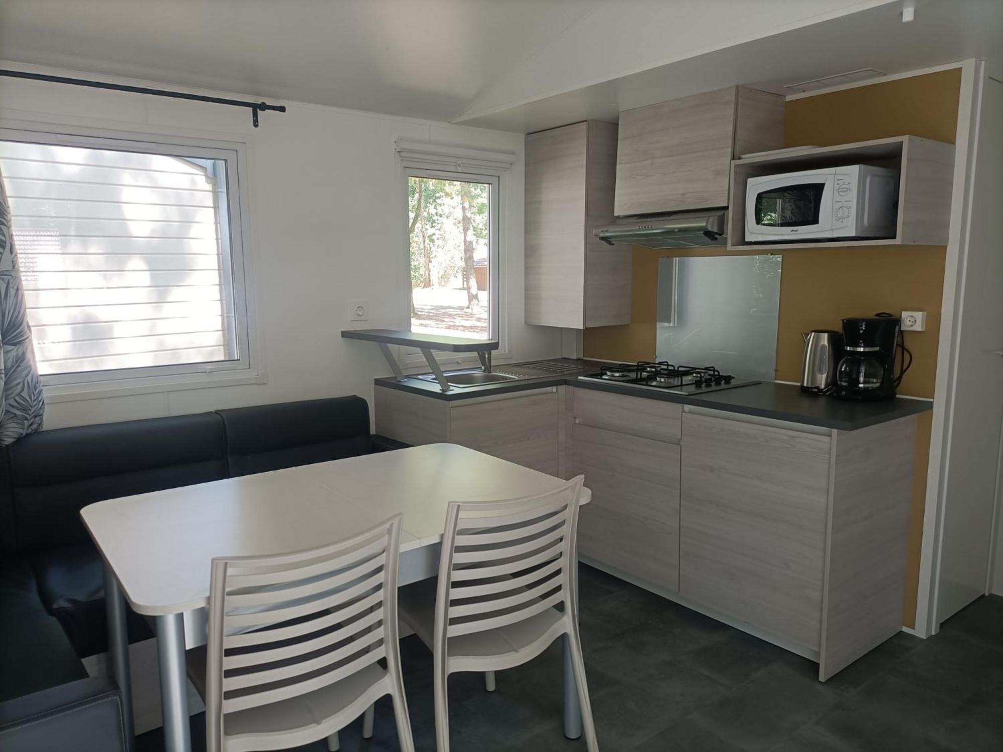 Camping De La Croix D'Arles Bourg  Экстерьер фото