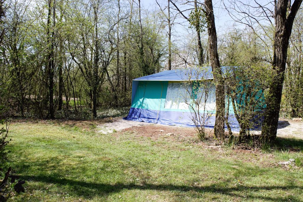 Camping De La Croix D'Arles Bourg  Экстерьер фото