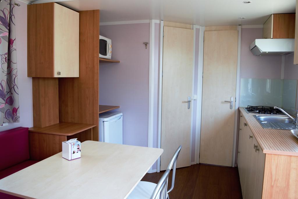 Camping De La Croix D'Arles Bourg  Экстерьер фото