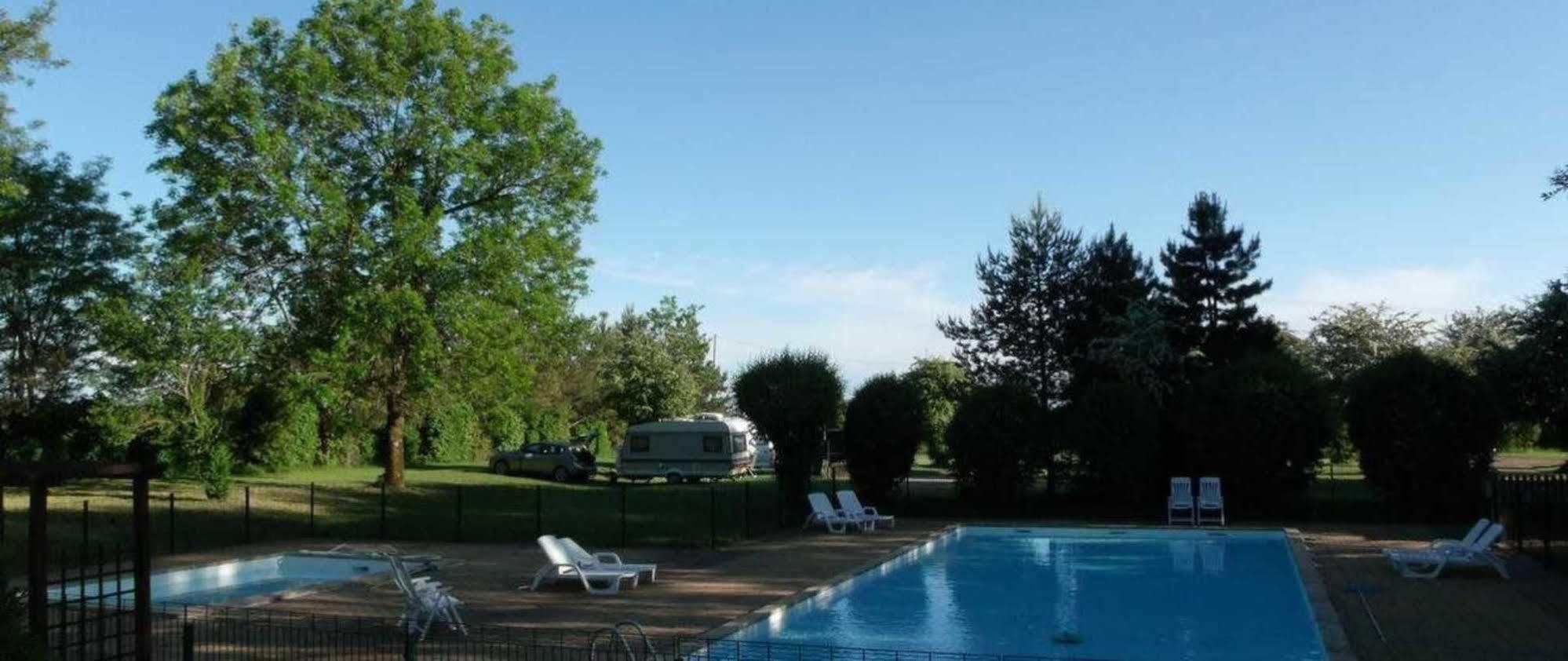 Camping De La Croix D'Arles Bourg  Экстерьер фото