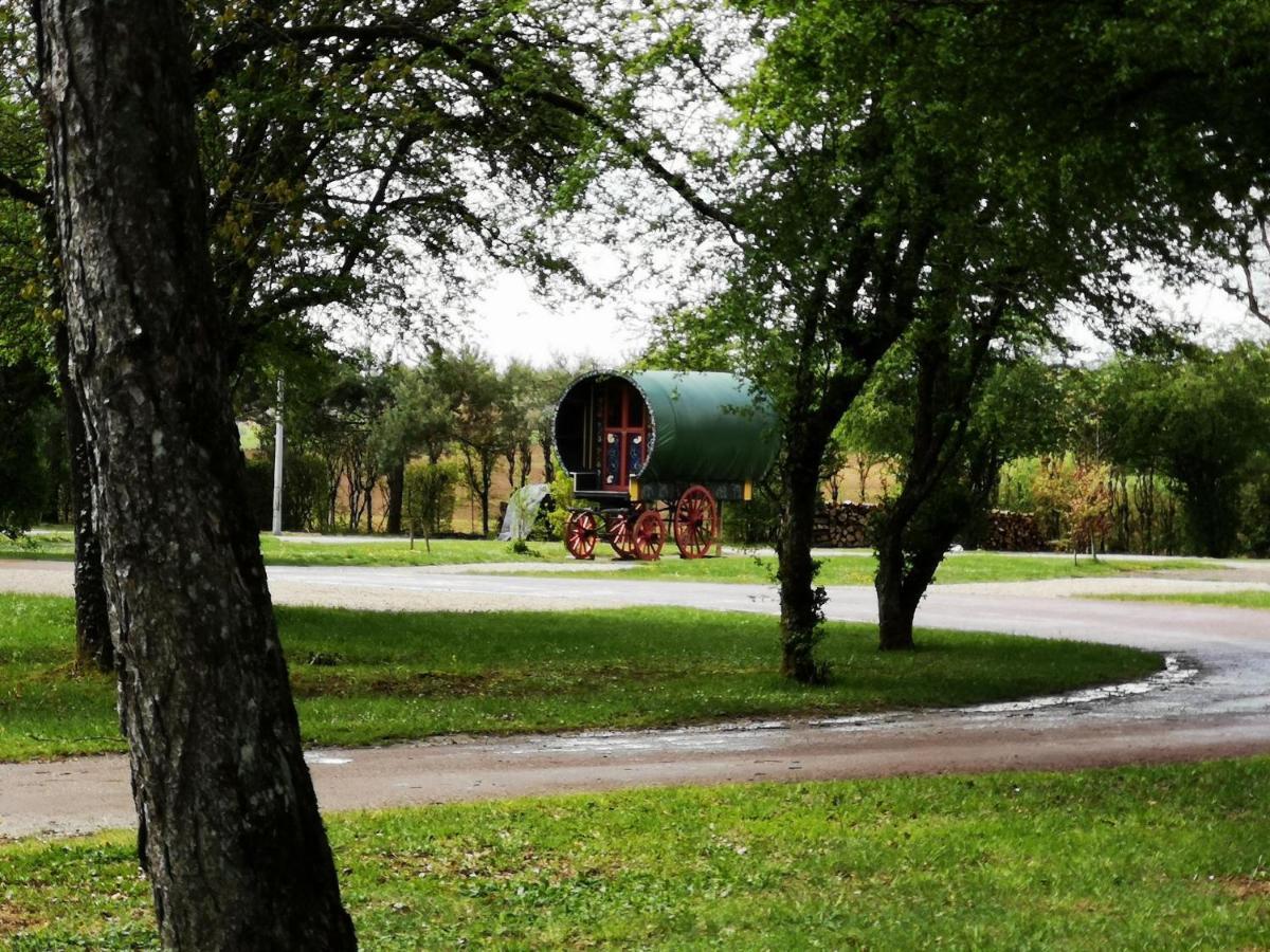 Camping De La Croix D'Arles Bourg  Экстерьер фото