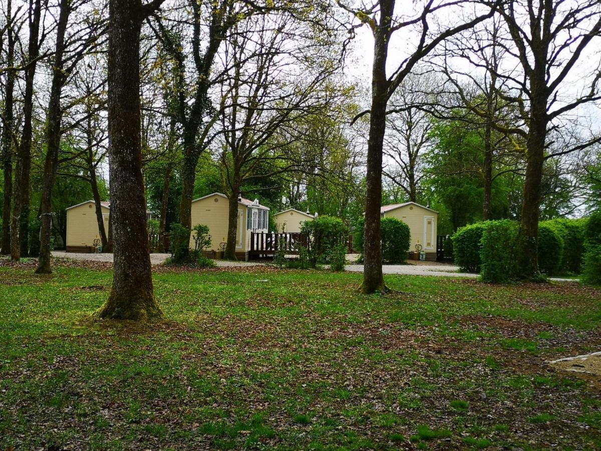 Camping De La Croix D'Arles Bourg  Экстерьер фото