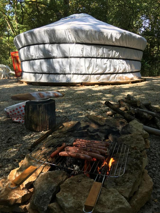 Camping De La Croix D'Arles Bourg  Экстерьер фото